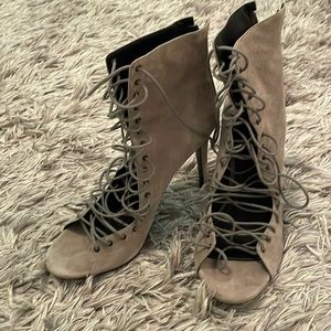 Kendall and Kyle shoe size 9